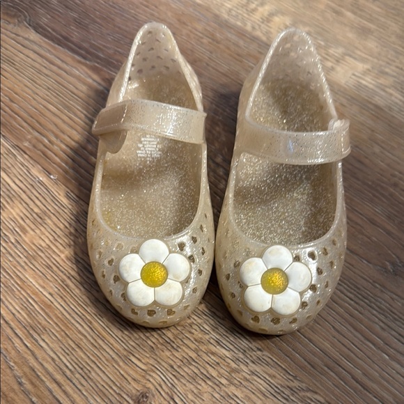Kids Glittery Creamy Goldish Jelly Shoes with Flower Accent - Picture 1 of 1